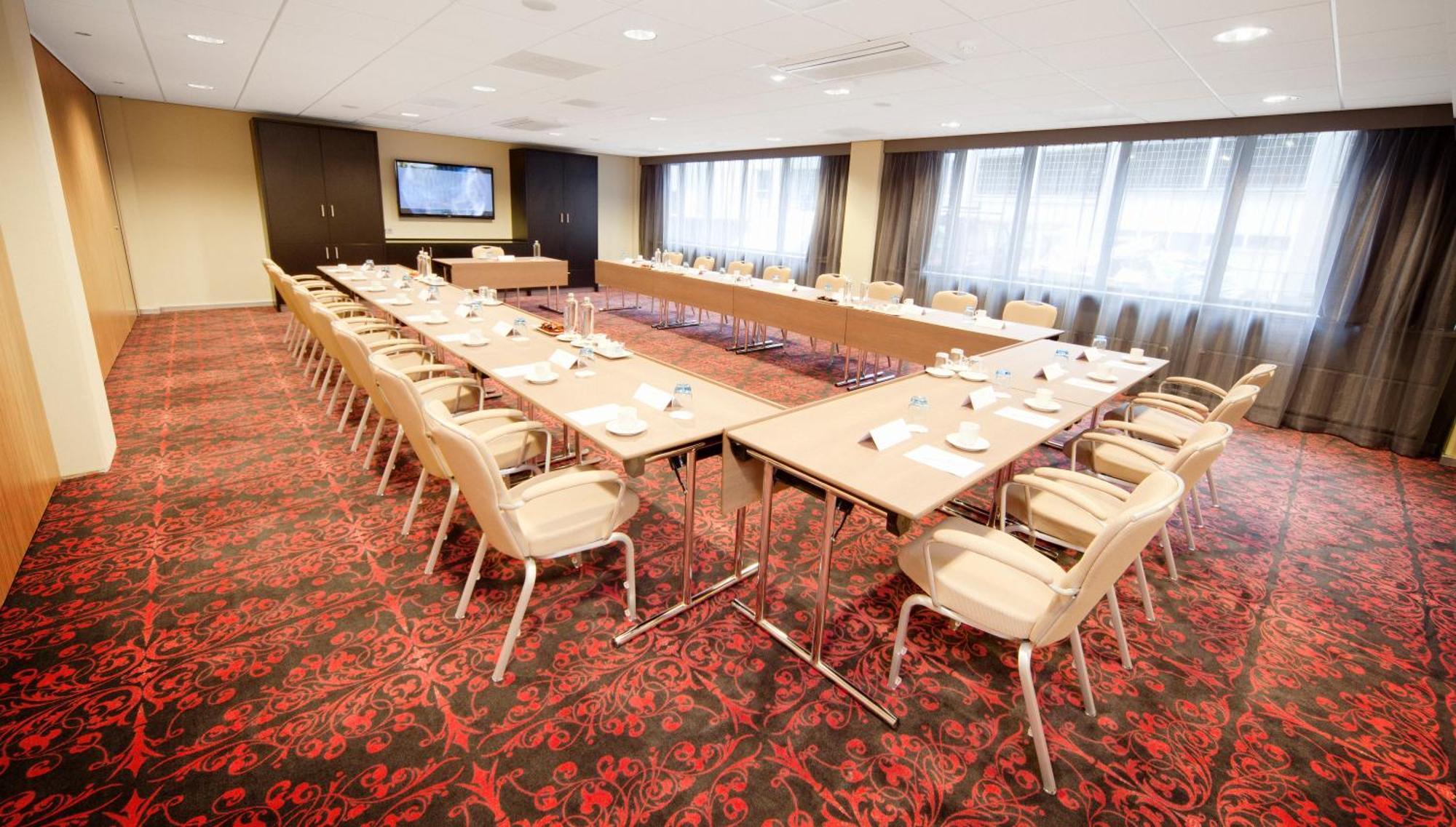 Hotel Golden Tulip Centre 4*